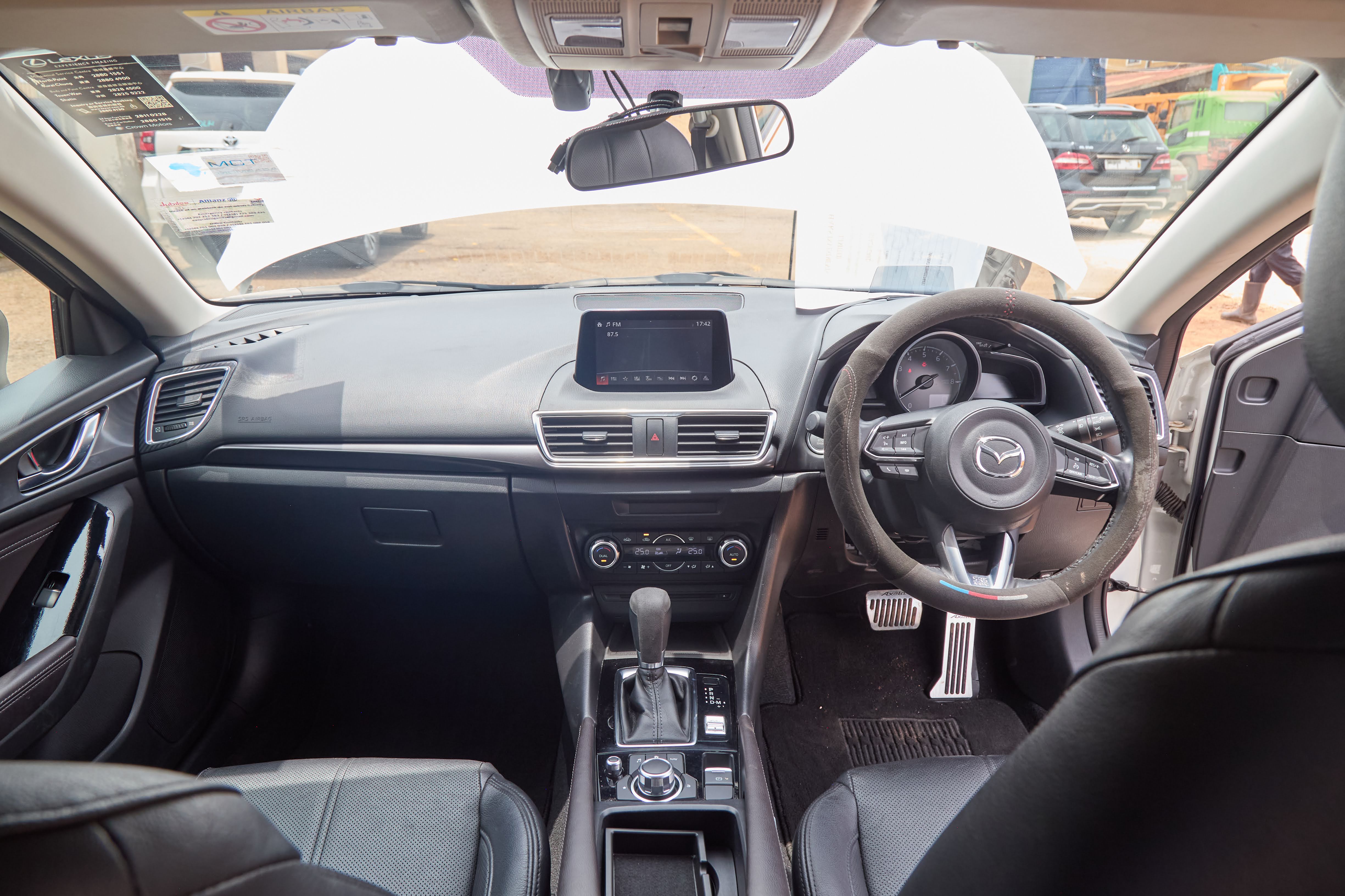 2017 Mazda3 SKYACTIV Automatic Hatchback – White thumbnail 12
