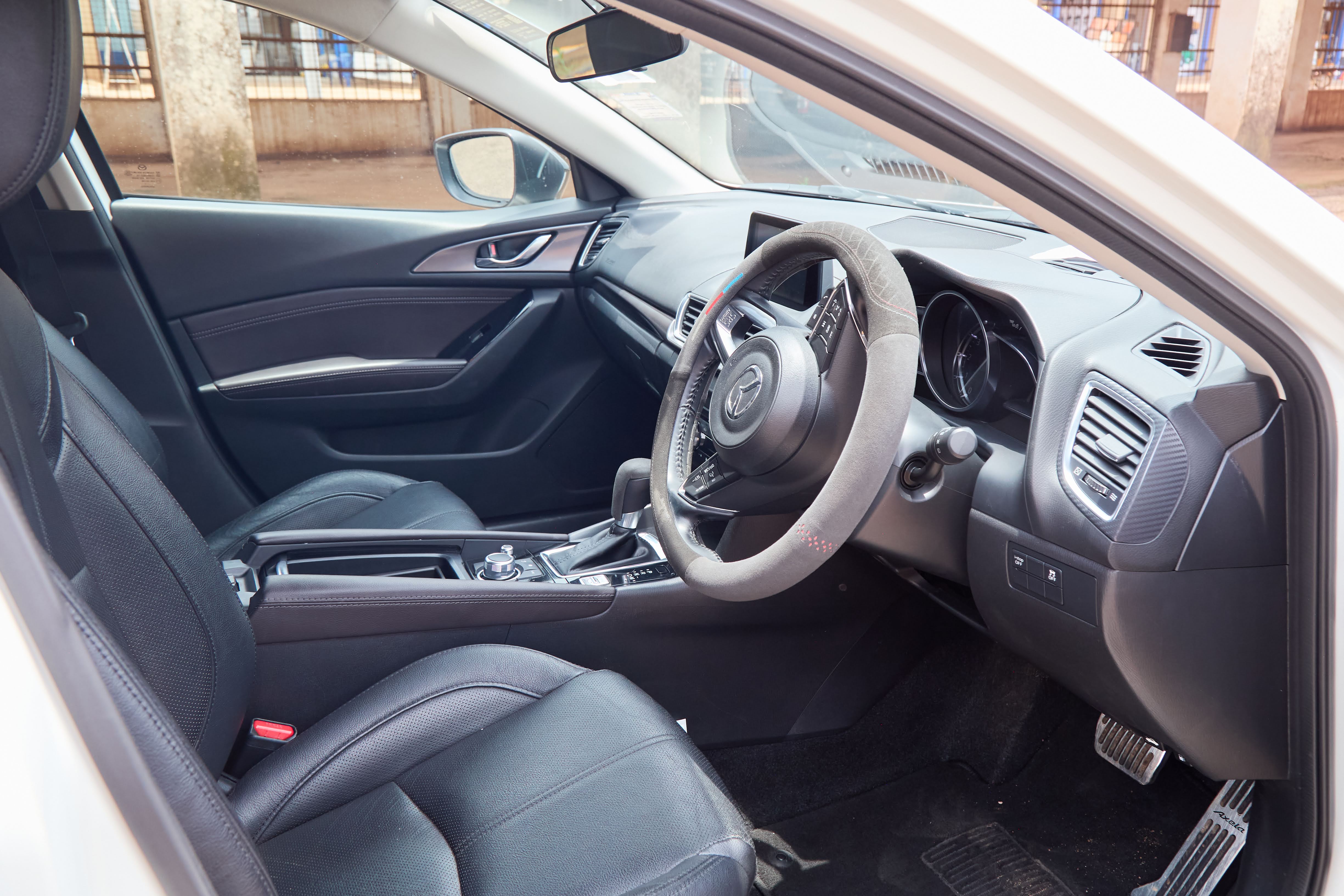 2017 Mazda3 SKYACTIV Automatic Hatchback – White thumbnail 11