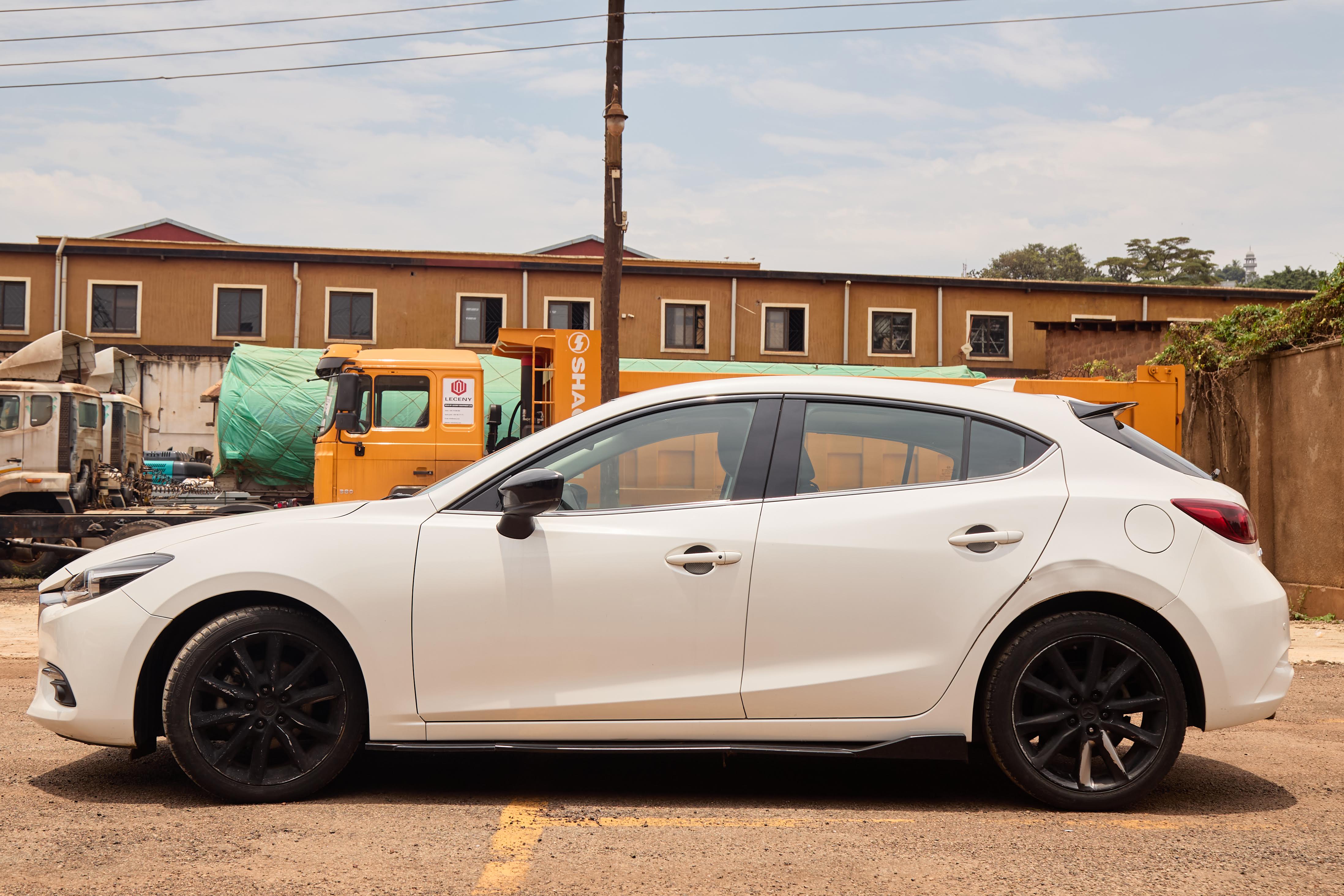 2017 Mazda3 SKYACTIV Automatic Hatchback – White thumbnail 5