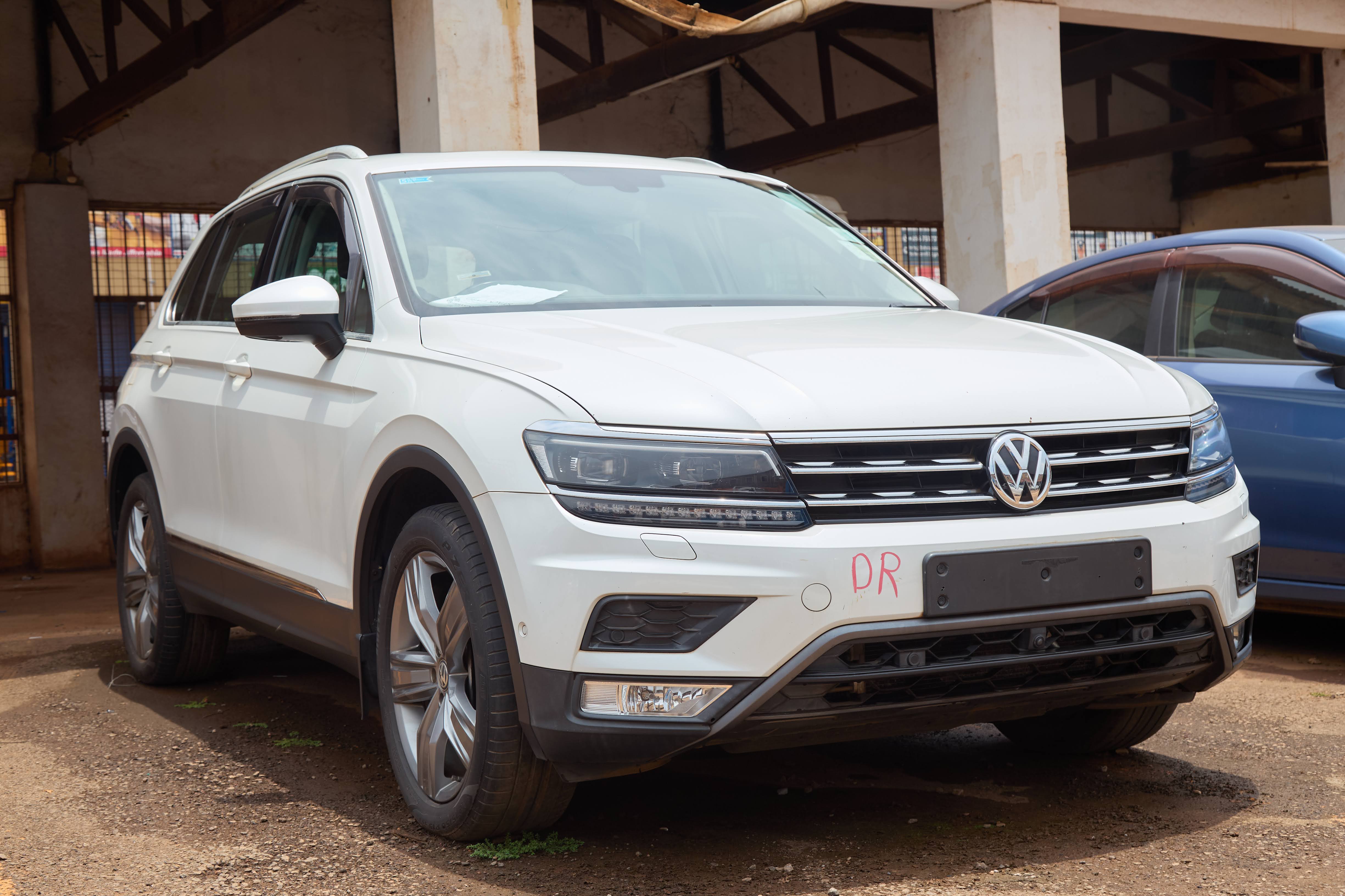 Volkswagen Tiguan 330 TSI 4MOTION Automatic – White thumbnail 3
