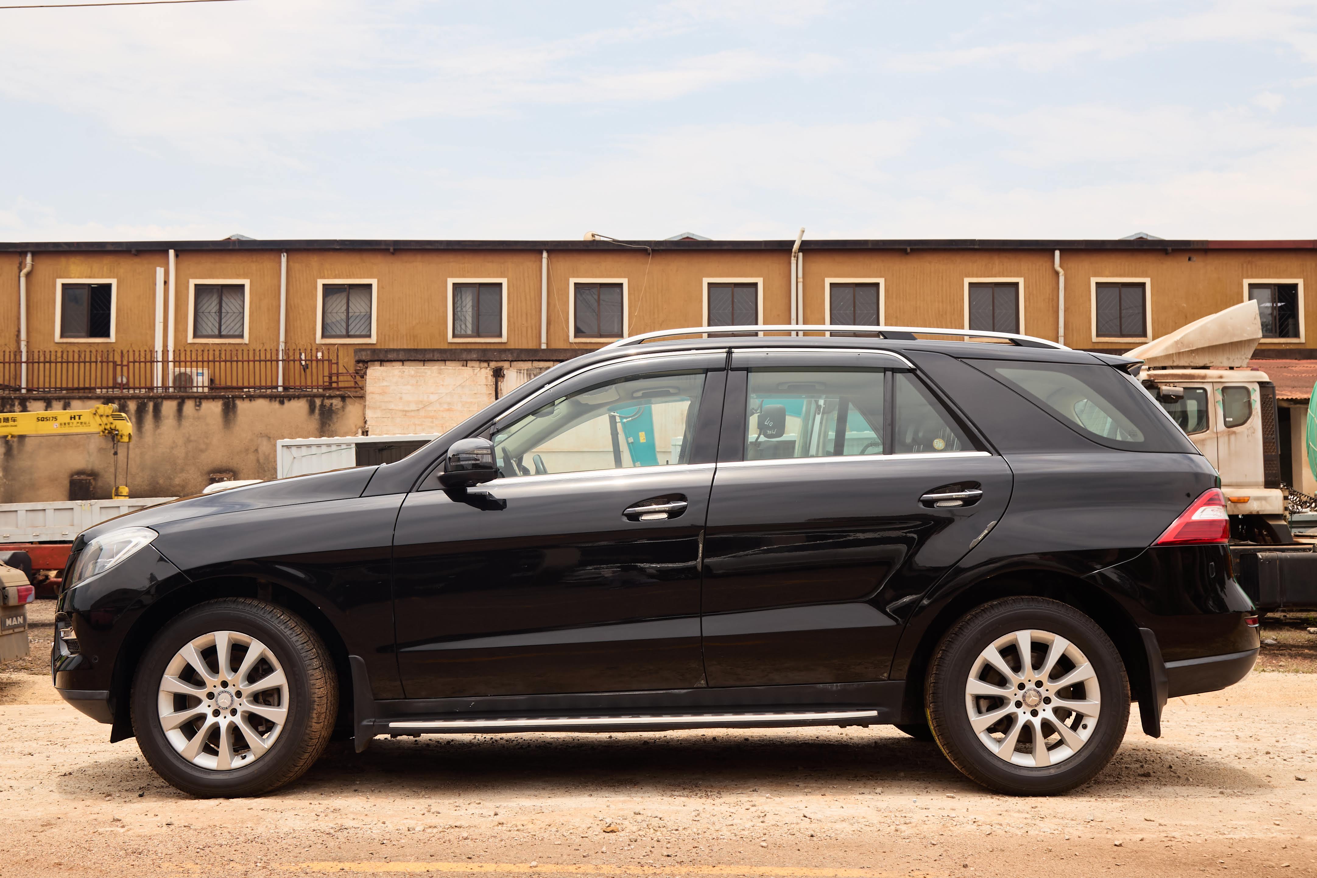 Mercedes-Benz ML350 4MATIC – Black thumbnail 4