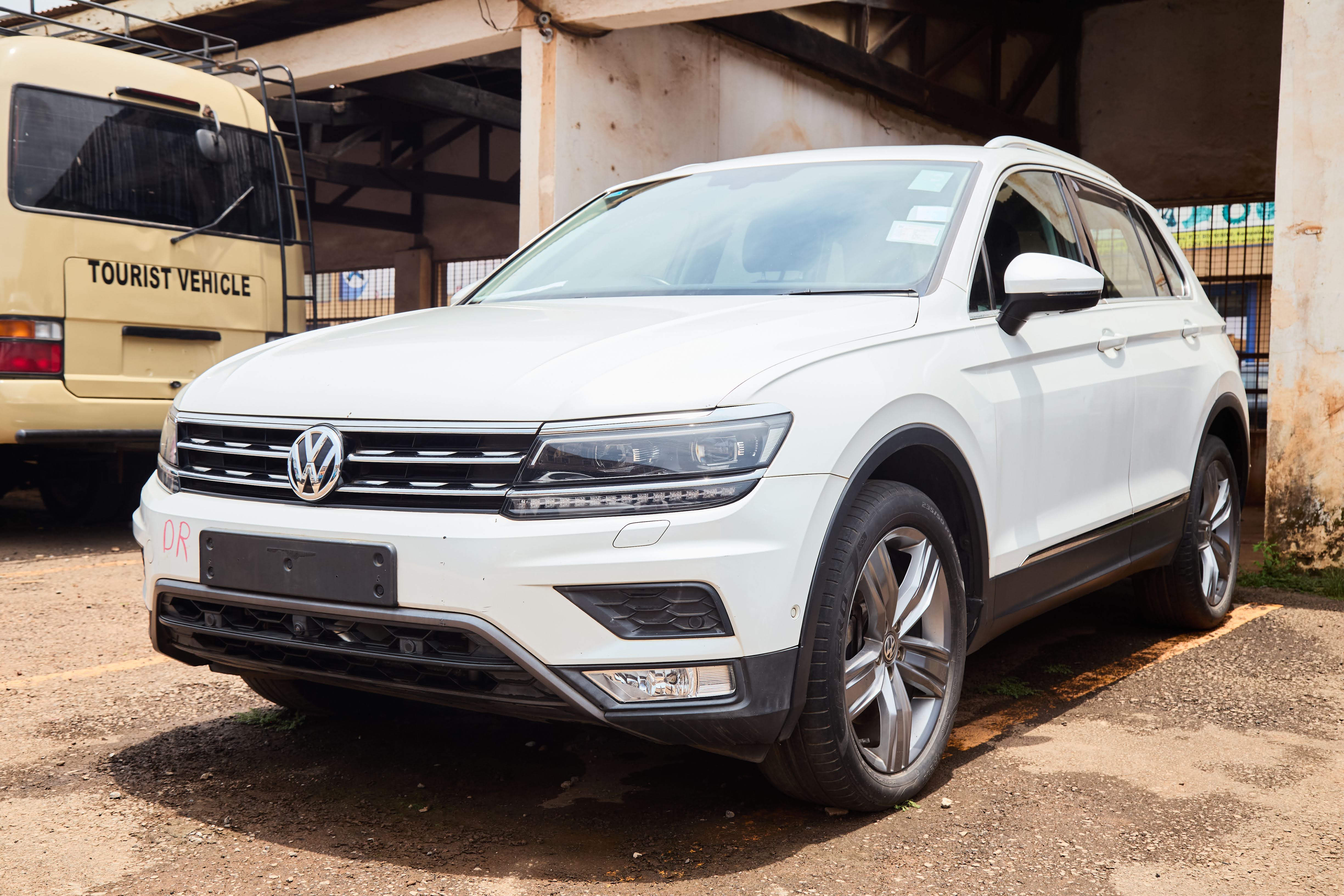 Volkswagen Tiguan 330 TSI 4MOTION Automatic – White thumbnail 11