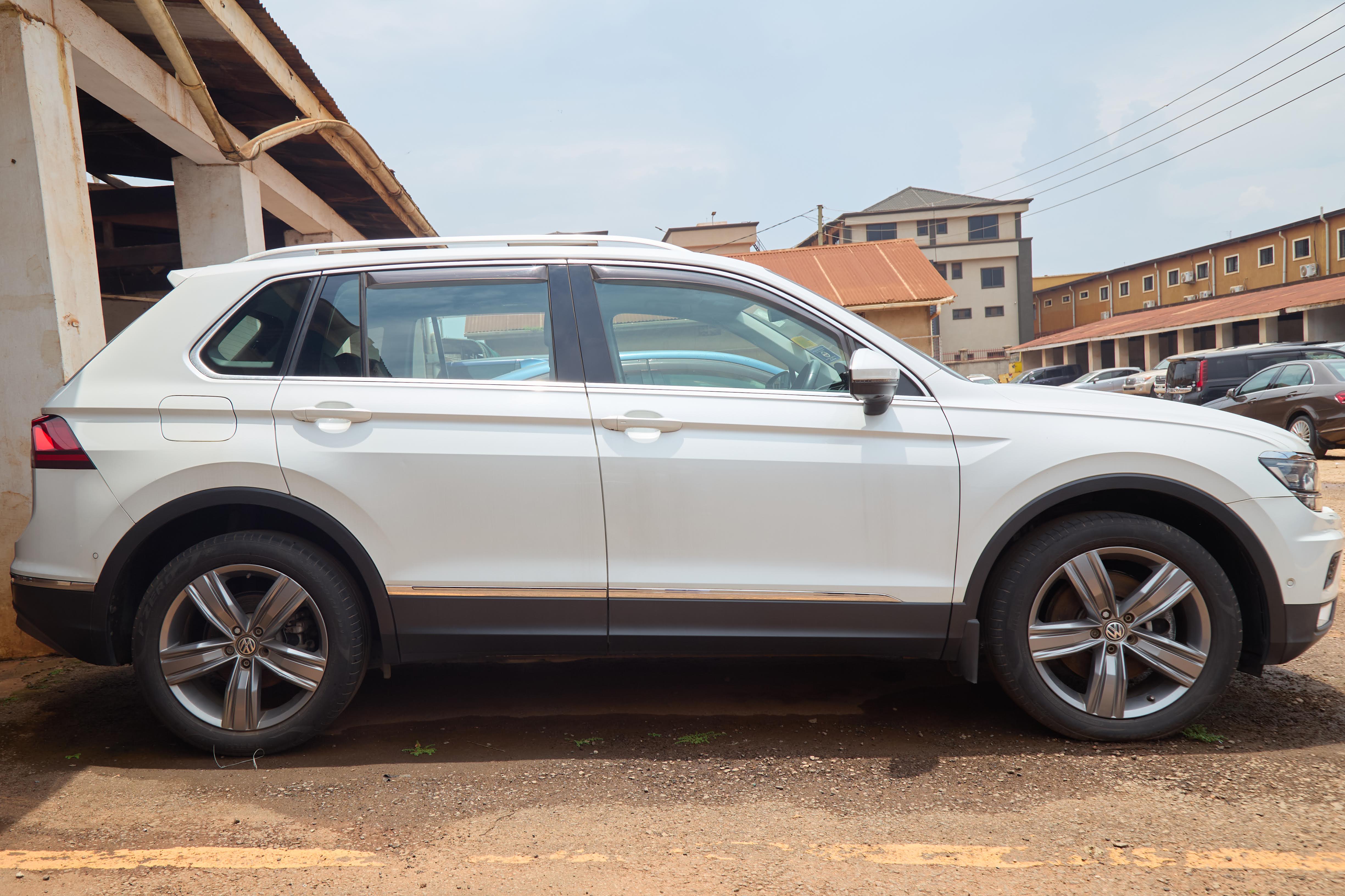 Volkswagen Tiguan 330 TSI 4MOTION Automatic – White thumbnail 4
