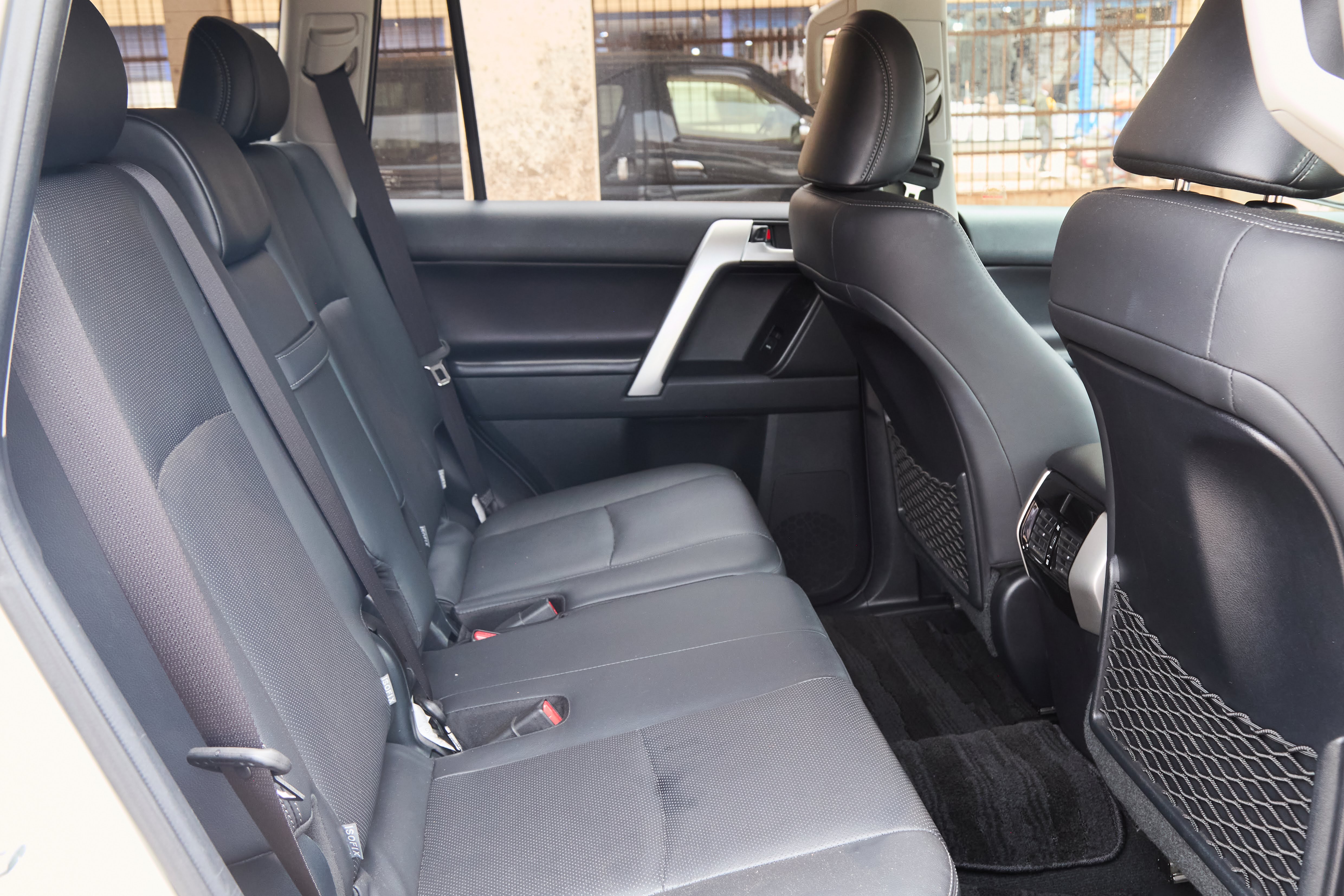 2018 Toyota Land Cruiser Prado TX D-4D – White thumbnail 9