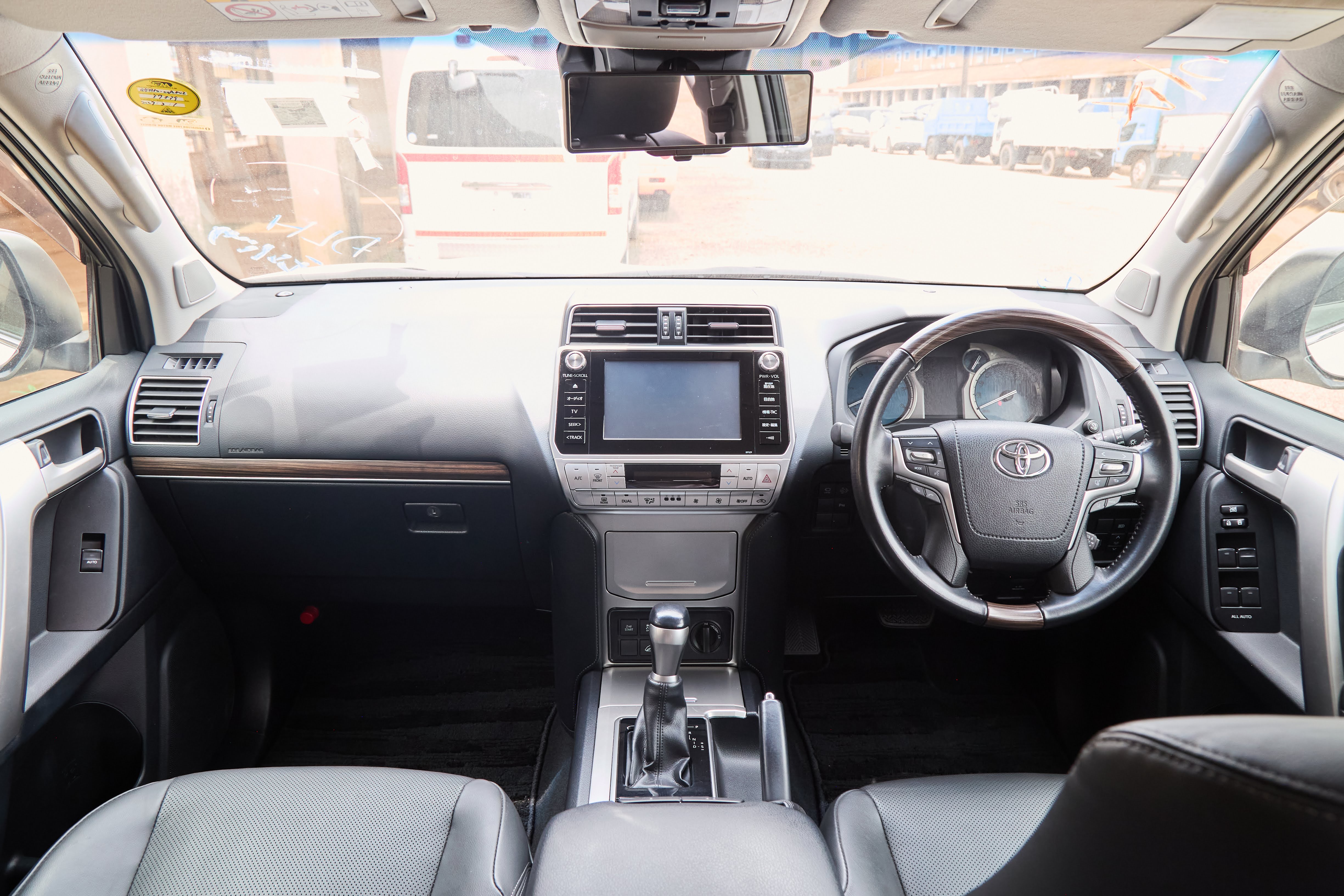2018 Toyota Land Cruiser Prado TX D-4D – White thumbnail 10