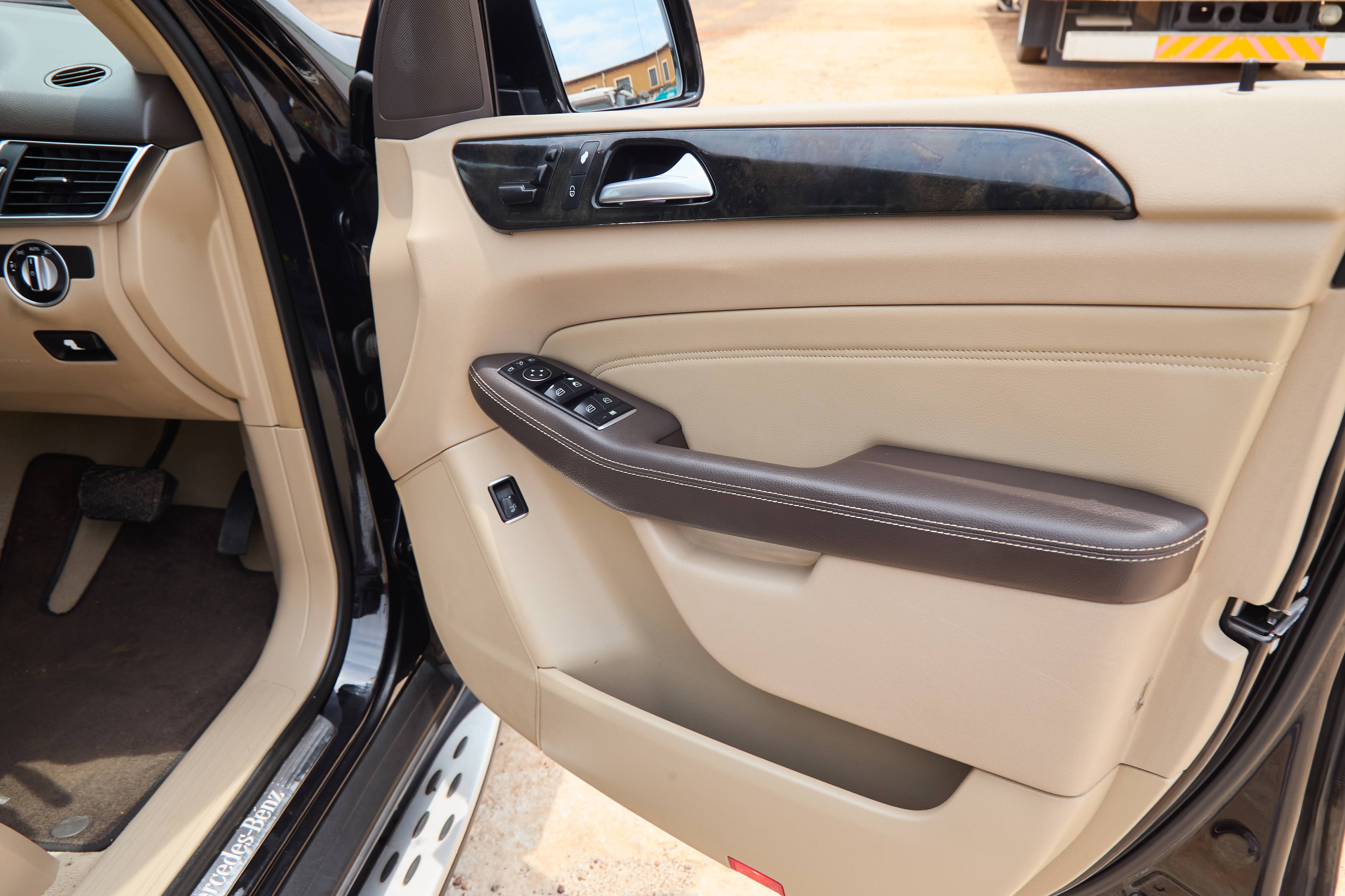 Mercedes-Benz ML350 4MATIC – Black thumbnail 10