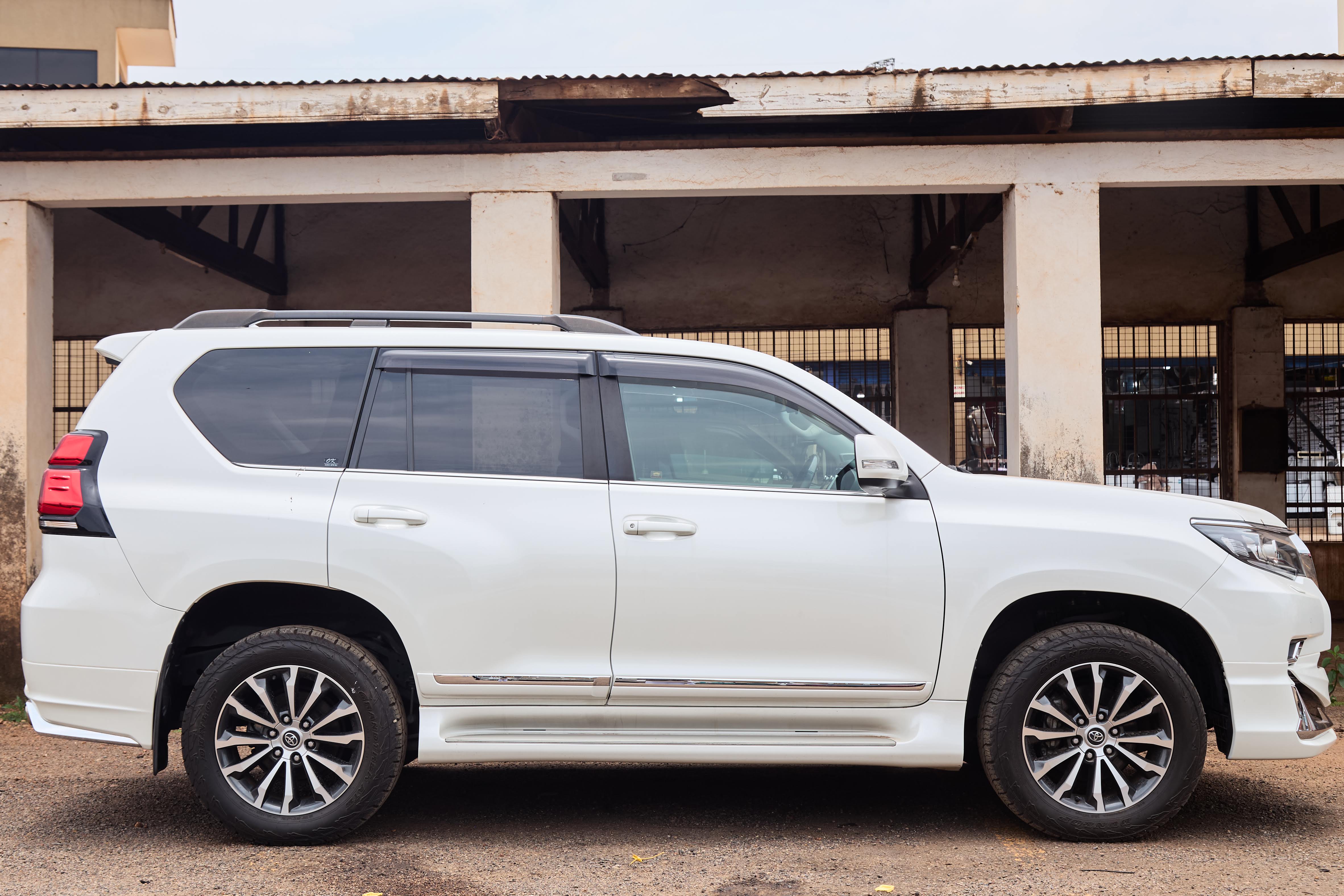 2018 Toyota Land Cruiser Prado TX D-4D – White thumbnail 4