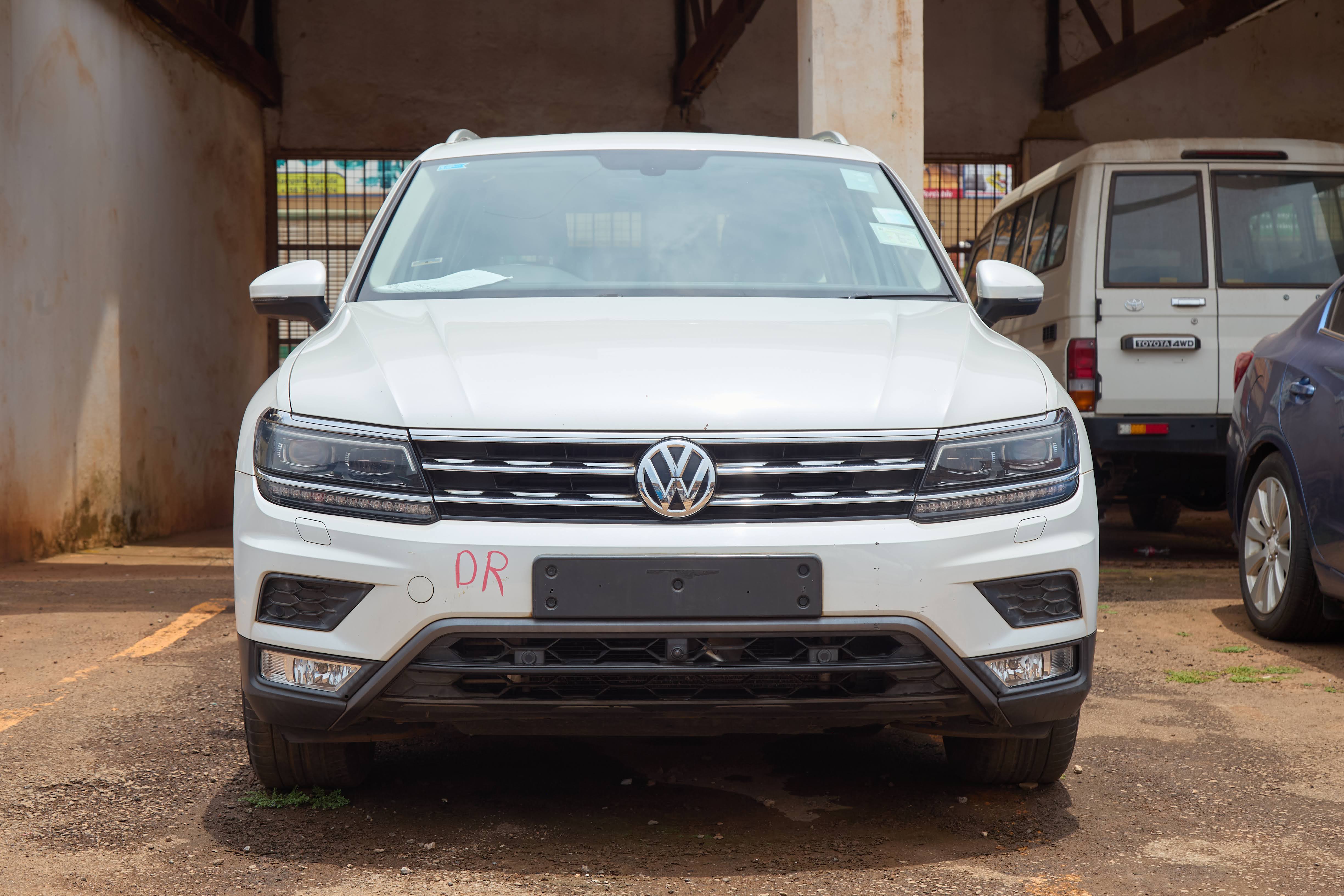 Volkswagen Tiguan 330 TSI 4MOTION Automatic – White thumbnail 2