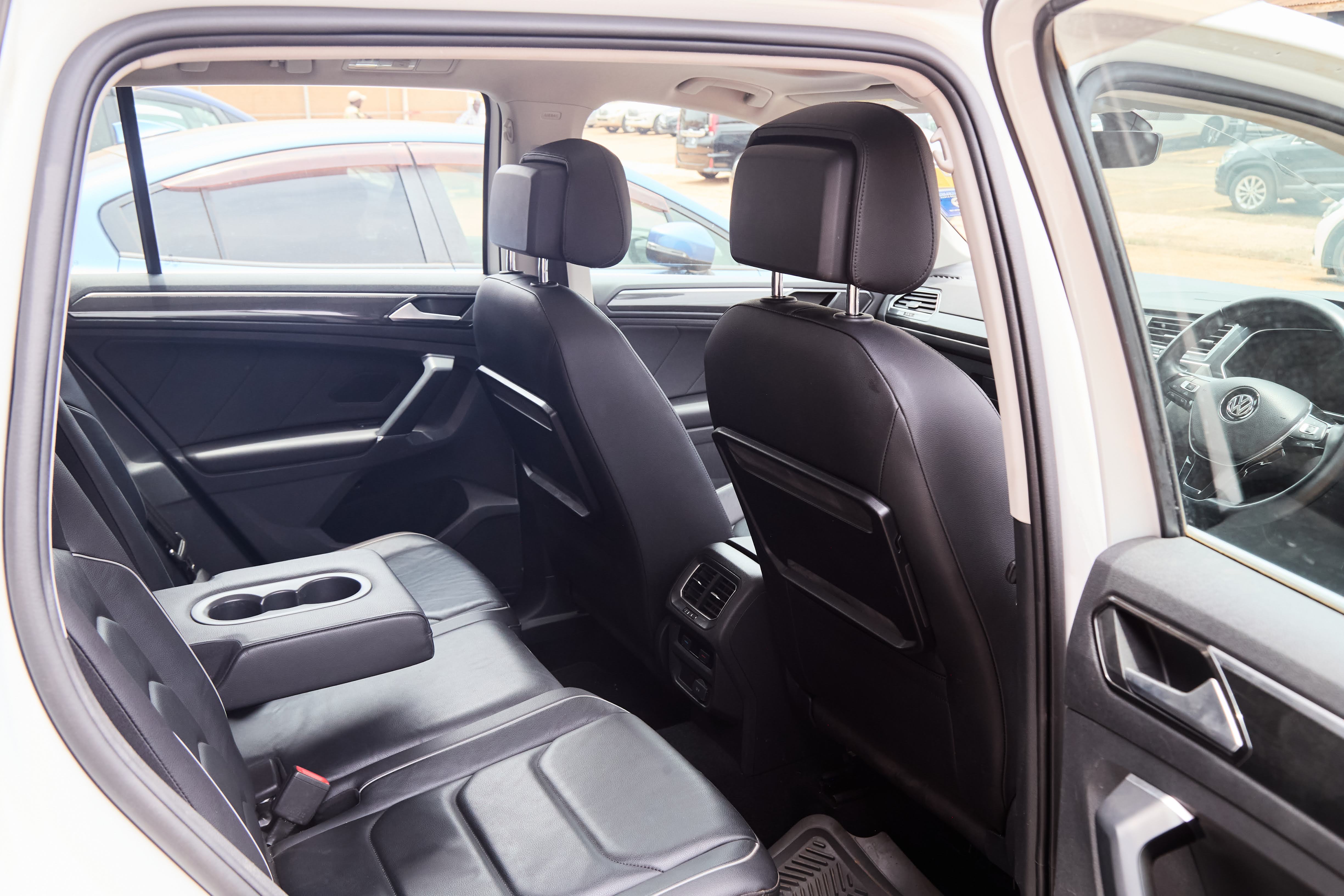 Volkswagen Tiguan 330 TSI 4MOTION Automatic – White thumbnail 8