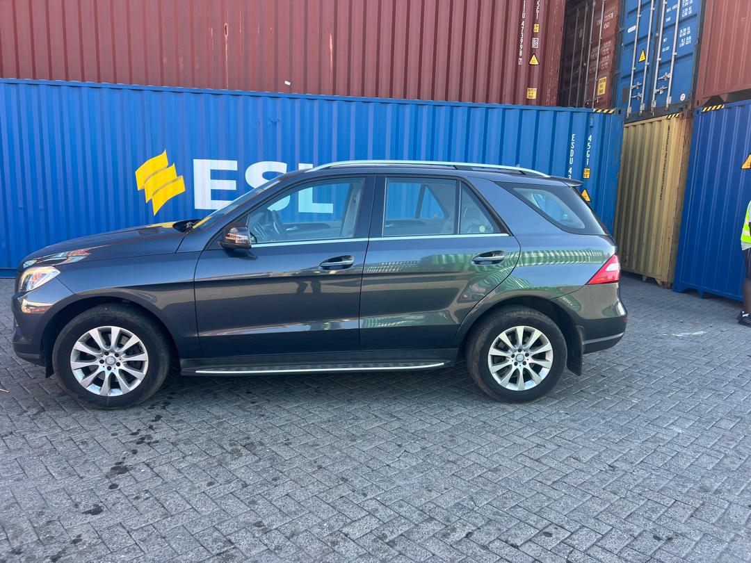 2011 Mercedes-Benz E300 for Sale in Uganda thumbnail 9